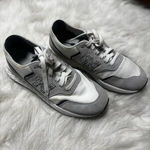 New Balance Retro Style Sneakers with Leopard Print size Women’s 9
